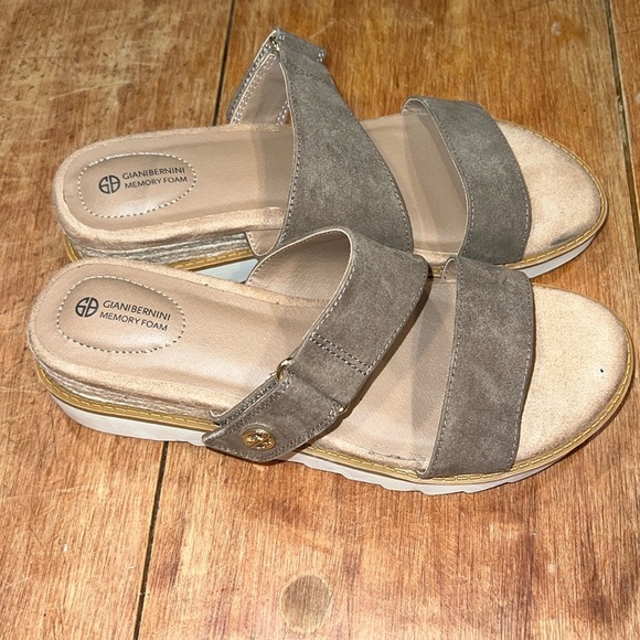 Giani Bernini Bryerr Memory Foam Wedges in Taupe - Picture 2 of 9